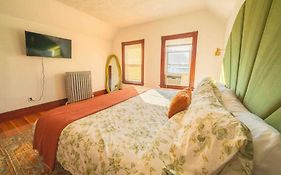 Eclectic 1Br, 10 Min-Boston,Near Public Transport